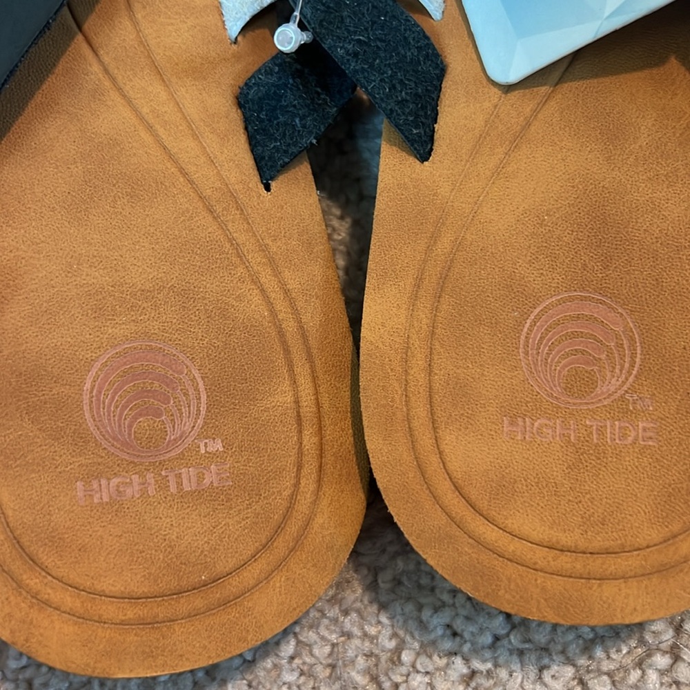 NWT High Tide Flip Flops - Picture 7 of 8